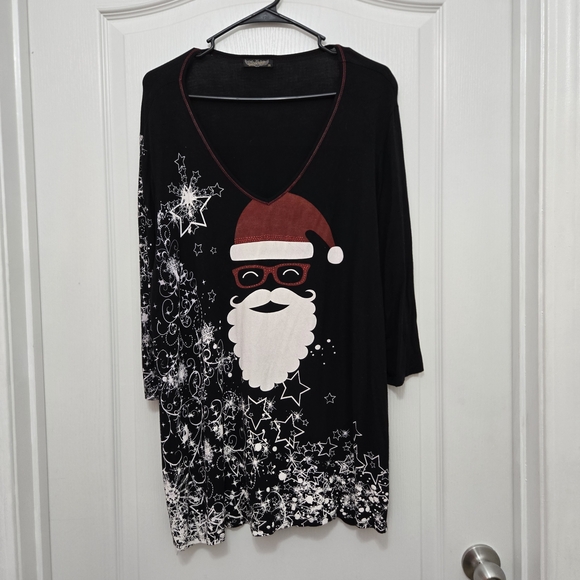 T9251004 Vanilla Sugar Black and Red Santa V-neck Tee. - Picture 2 of 8